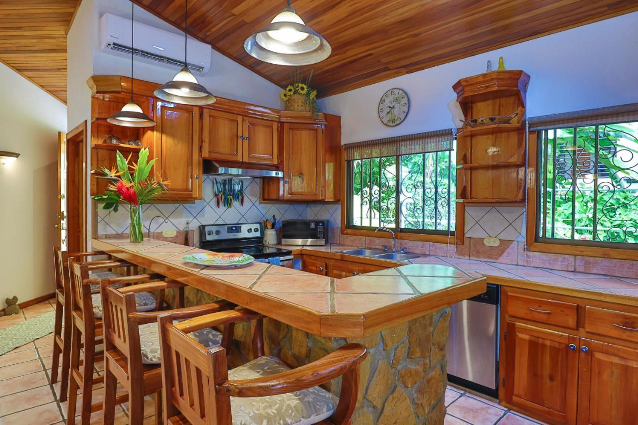 Jungle Creek Aparthotel Manuel Antonio Bagian luar foto