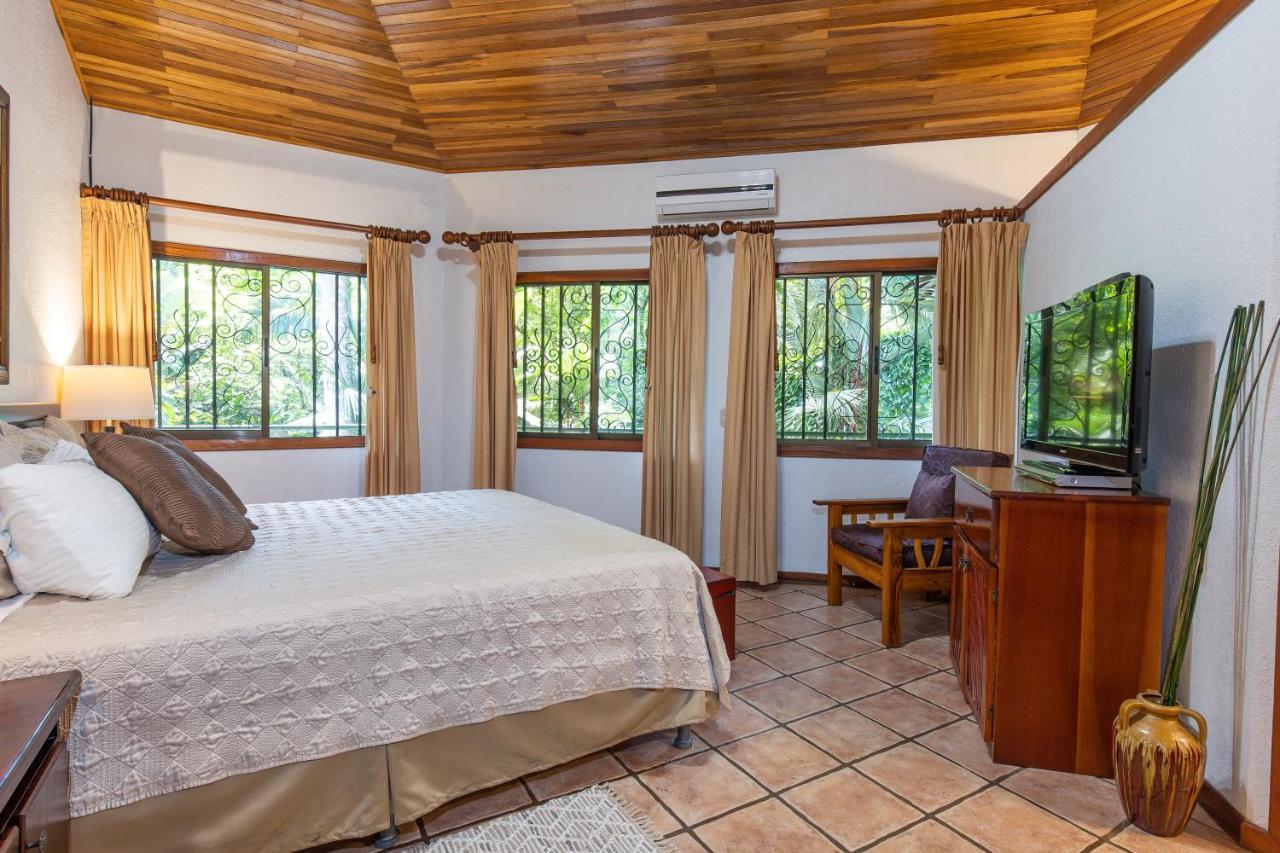 Jungle Creek Aparthotel Manuel Antonio Bagian luar foto