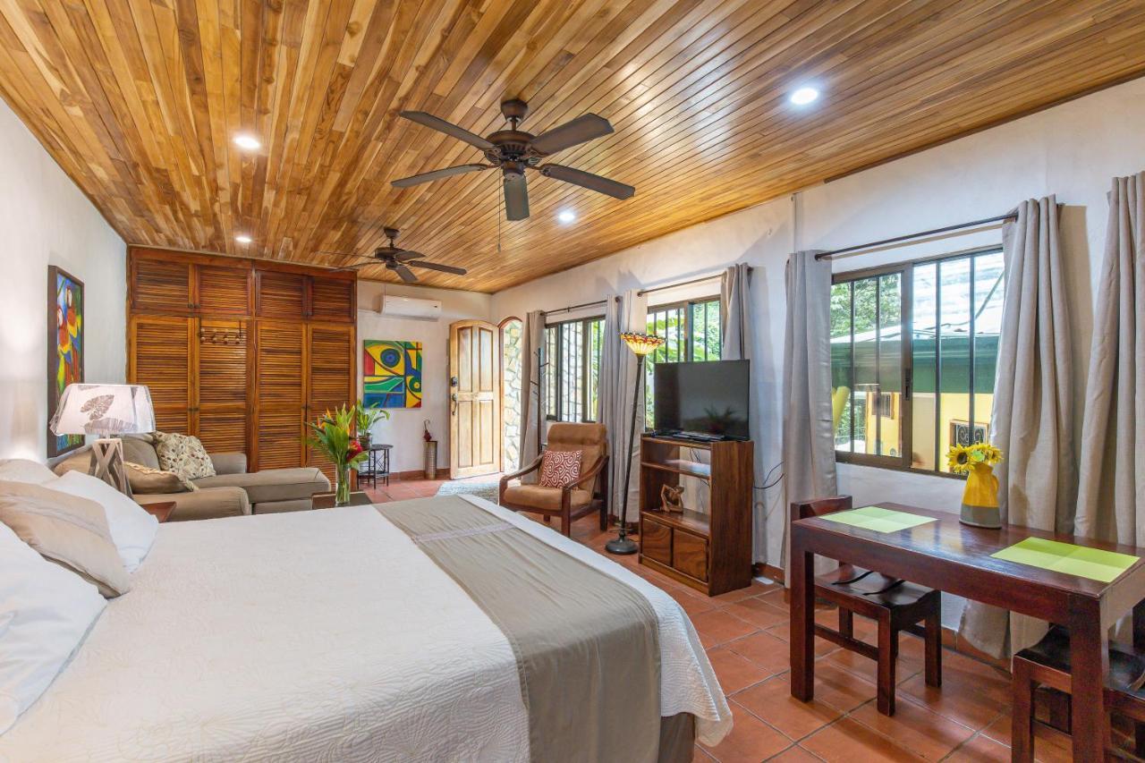 Jungle Creek Aparthotel Manuel Antonio Bagian luar foto