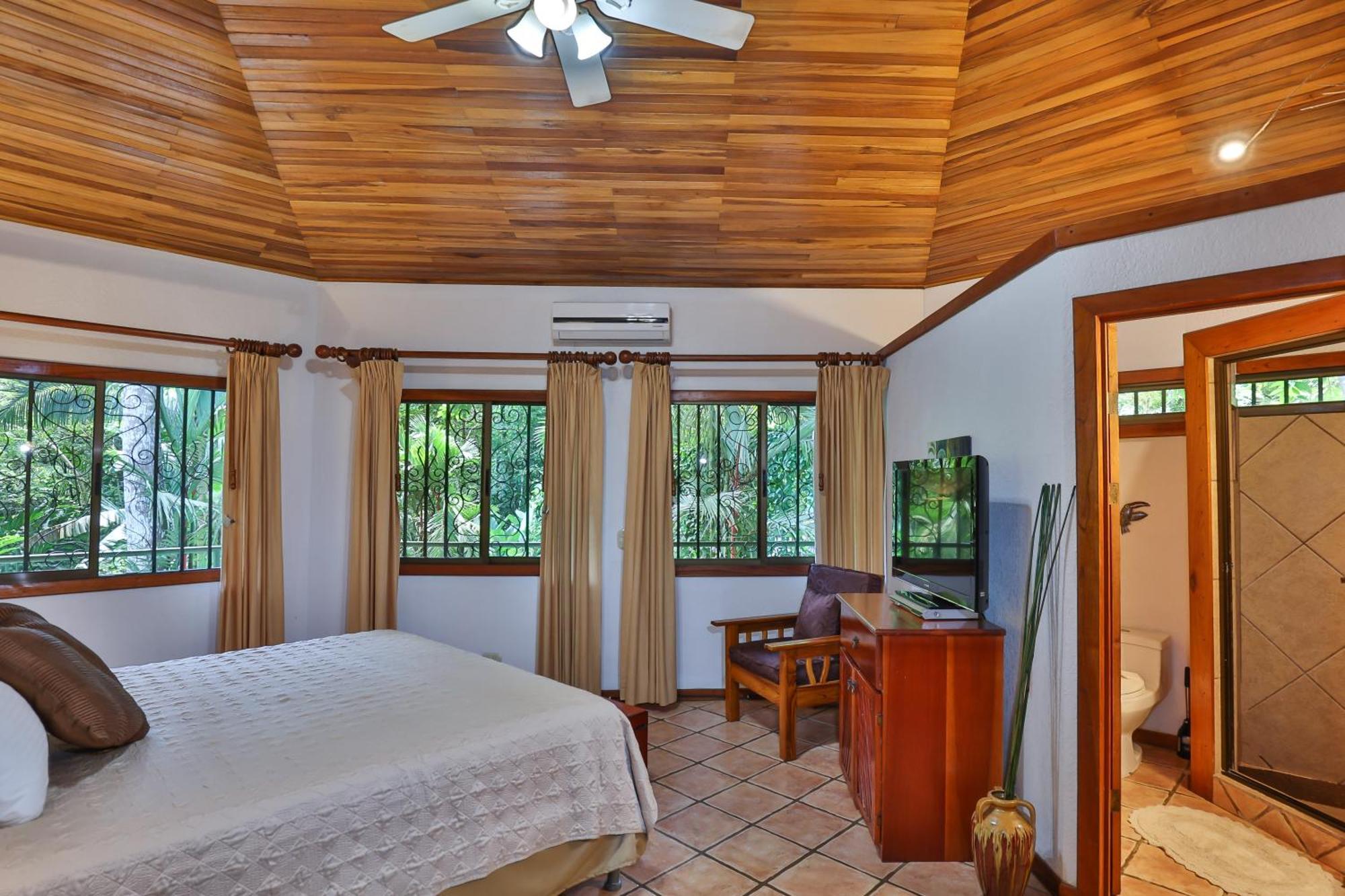Jungle Creek Aparthotel Manuel Antonio Ruang foto